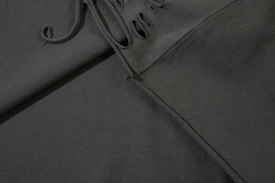 Zerrissenes T-Shirt mit Vintage-Stickerei