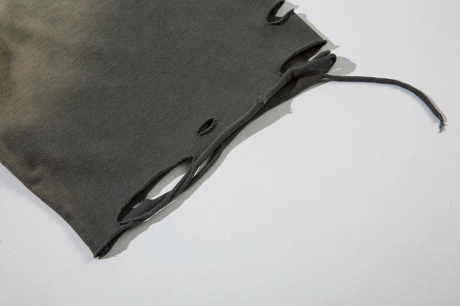 Zerrissenes T-Shirt mit Vintage-Stickerei