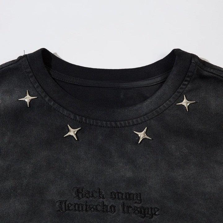 Zerrissenes T-Shirt mit Vintage-Stickerei