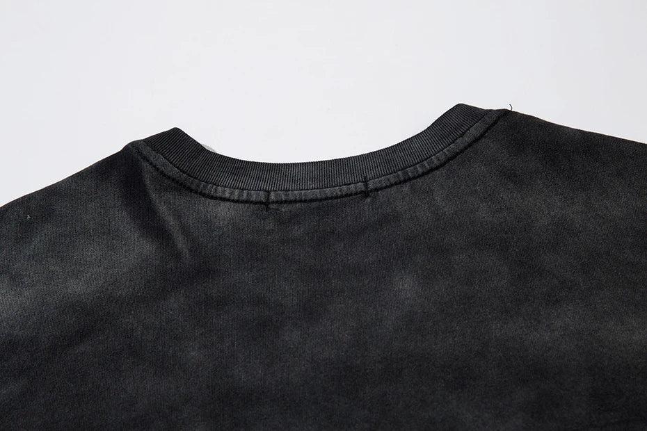 Zerrissenes T-Shirt mit Vintage-Stickerei