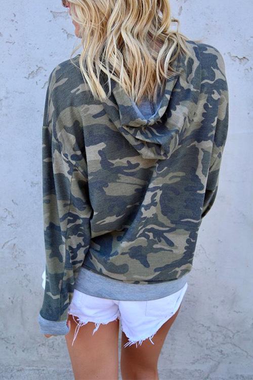 Camo Splice Drawstring Hoodied Sweatshirt